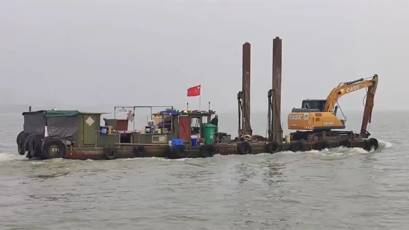 Backhoe Dredger