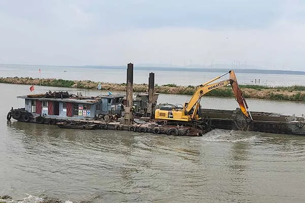 Backhoe Dredger